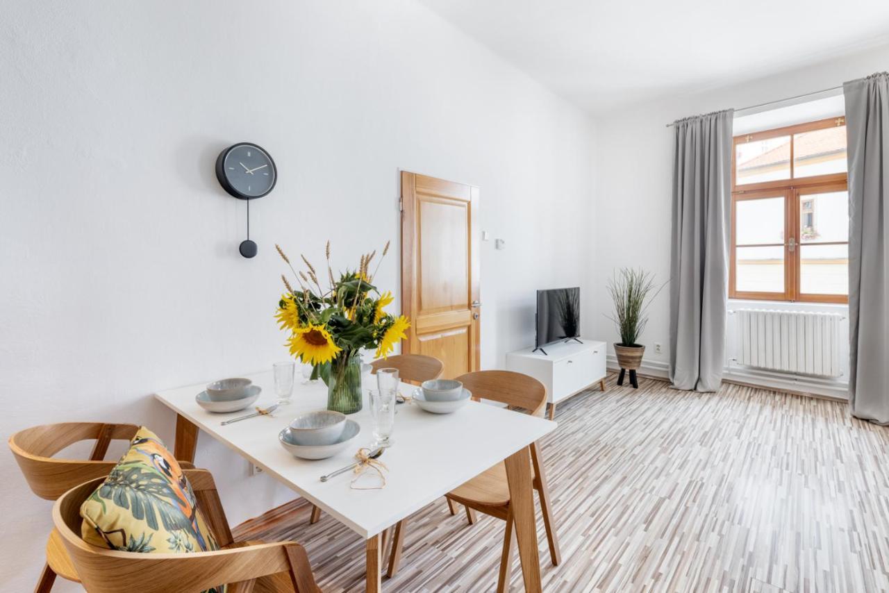 Wine & Bike City Tower Apartments Znojmo Exterior foto
